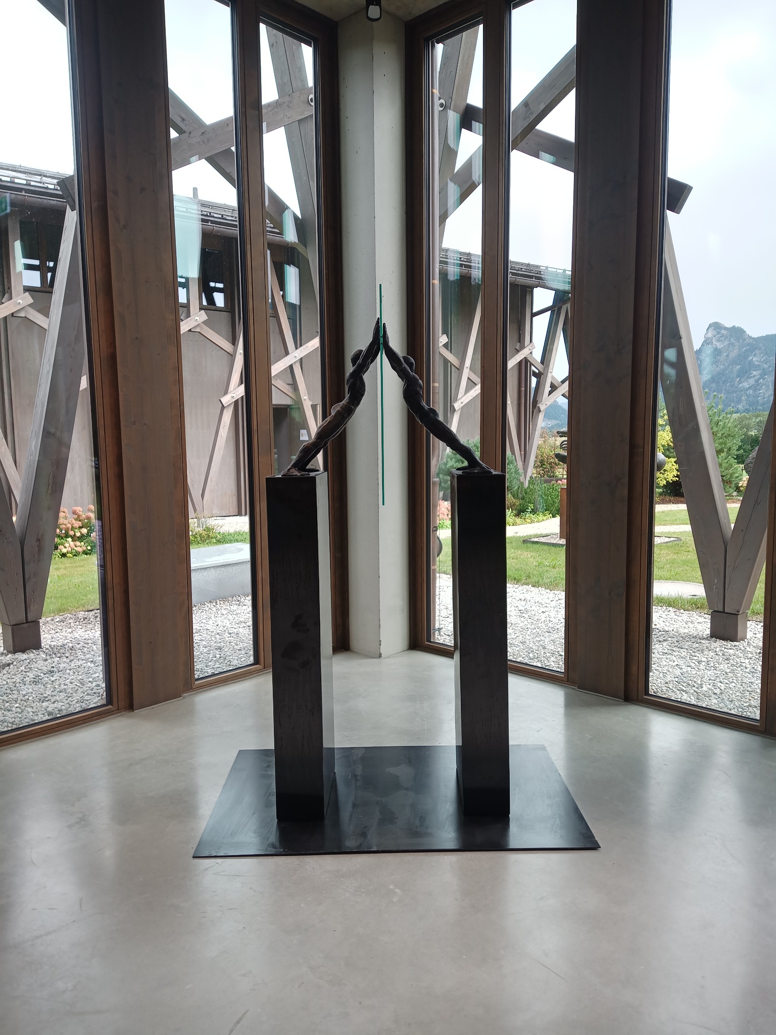 Distanz by Joachim Seitfudem in museum context