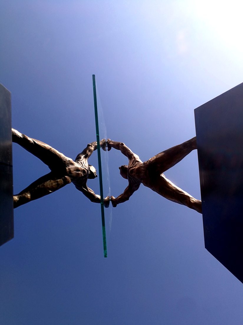 Distance, Bronze work by Joachim Seitfudem