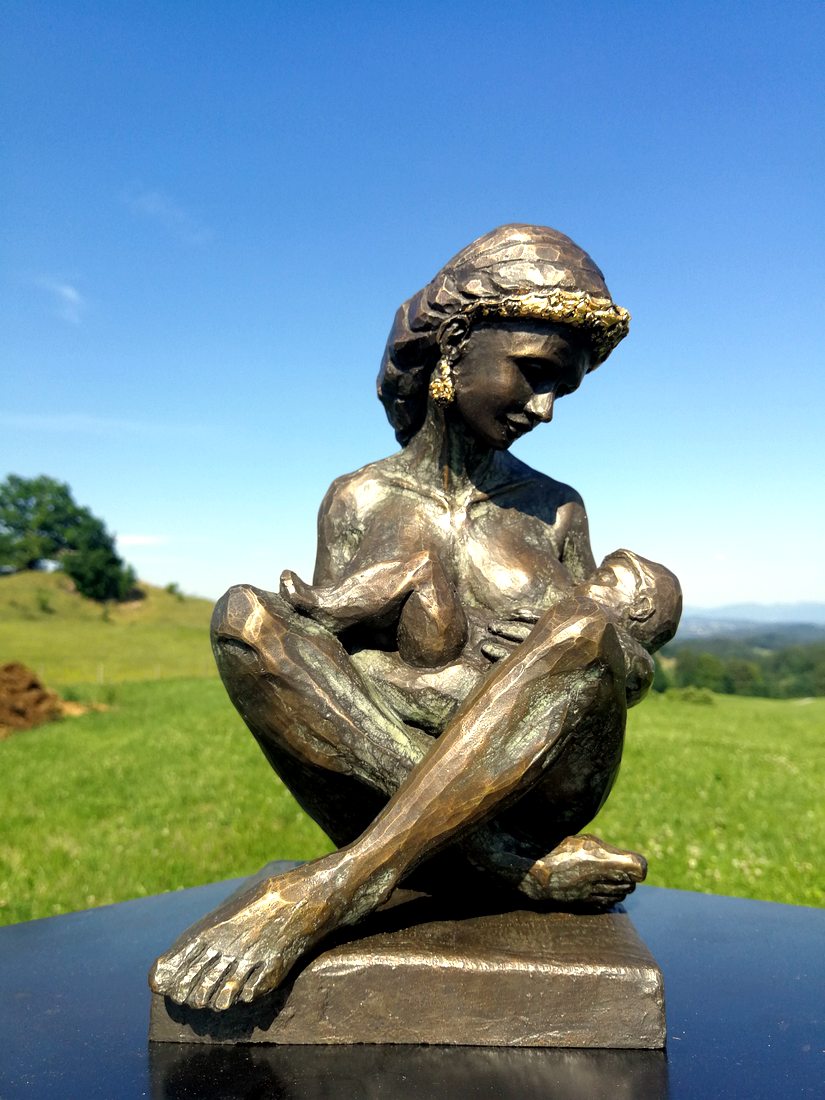 Mutterliebe Genesis, Bronze work by Joachim Seitfudem